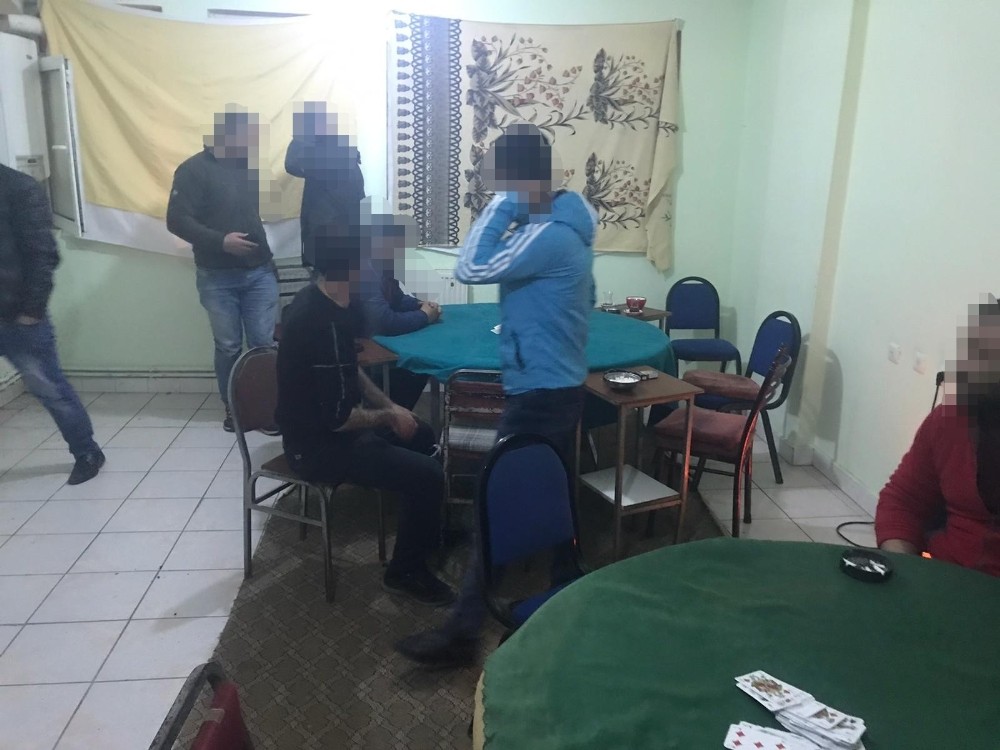 Kars’ta apartı kumar oynatmak için kiraladı 