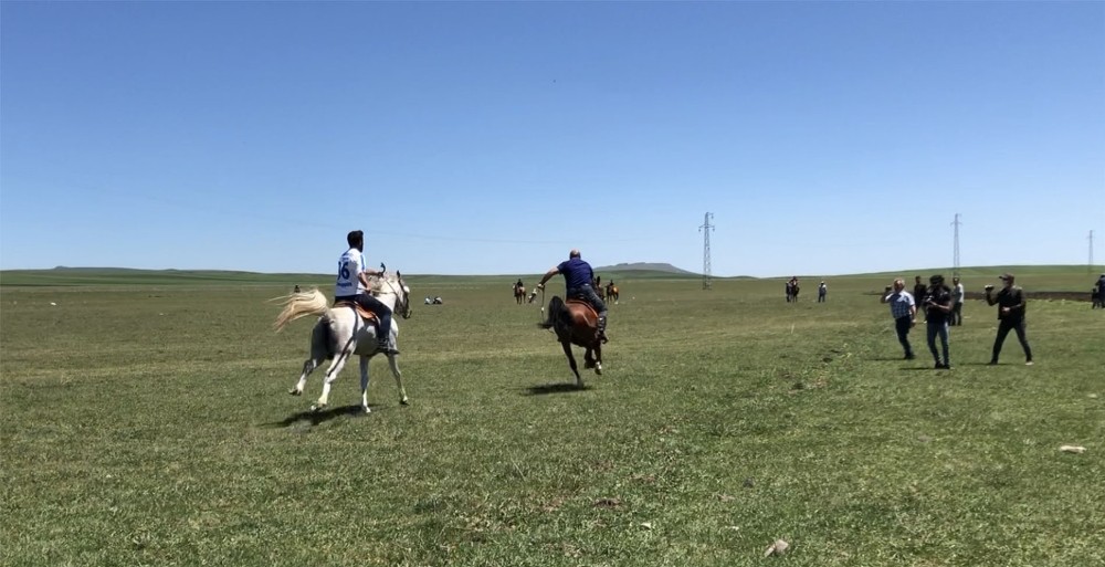 Kars’ta atlı cirit heyecanı 
