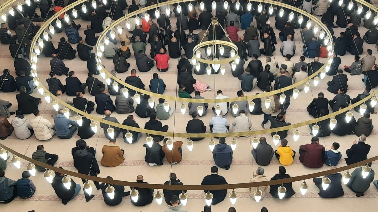 Kars’ta bayram namazı coşkuyla kılındı