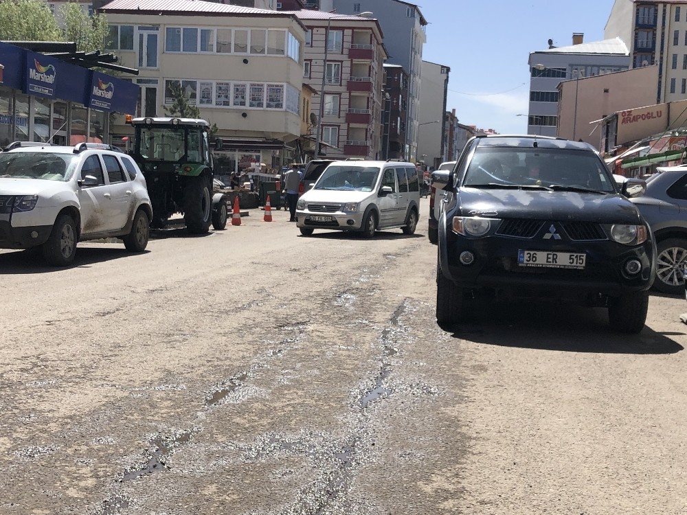 Kars’ta cadde ve kaldırımlar işgal altında 