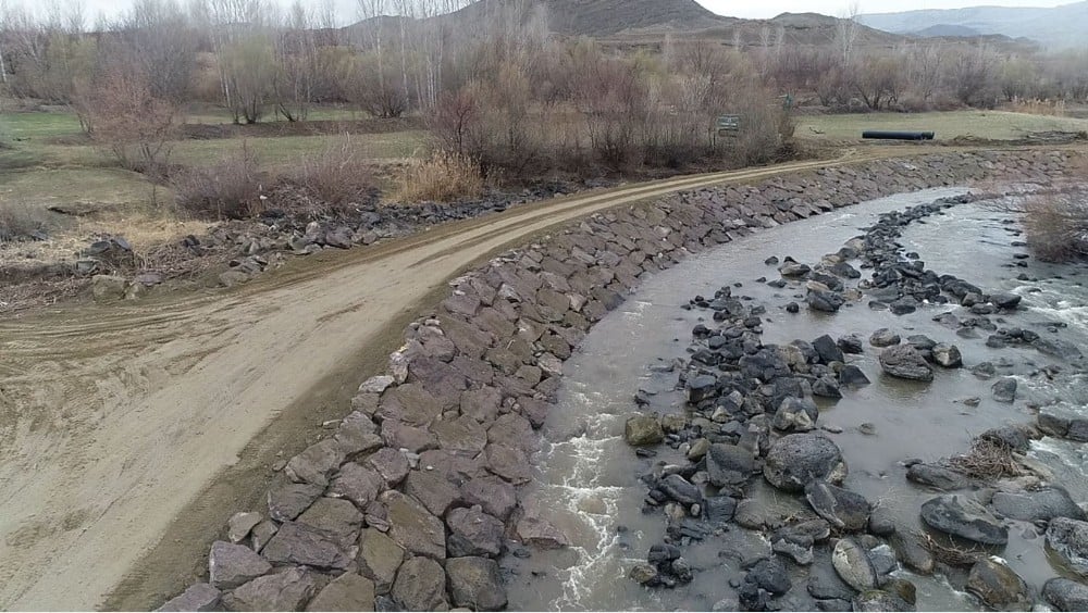 Kars’ta DSİ köylülerin arazileri ile ülke toprak kaybını önlendi 