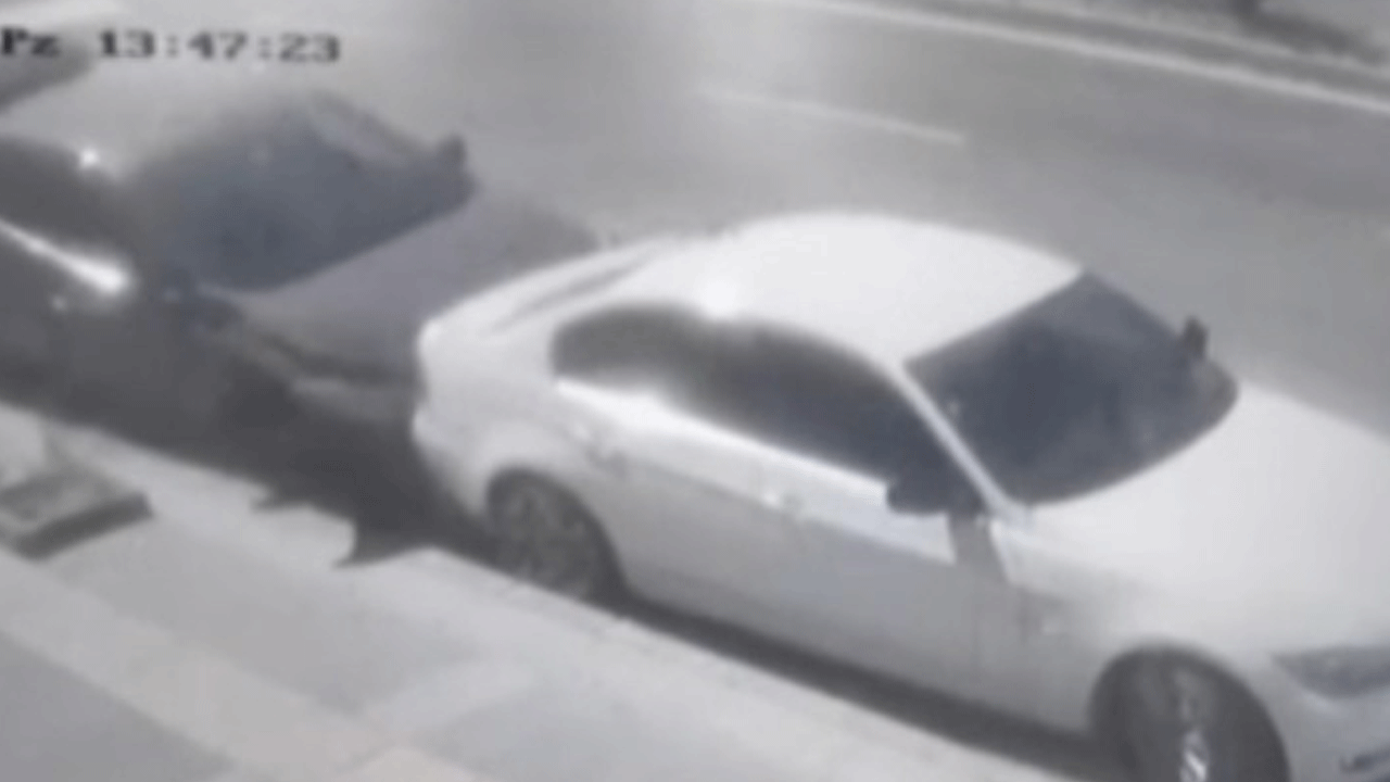 Kars'ta fren yerine gaza basınca 4 aracı biçti!