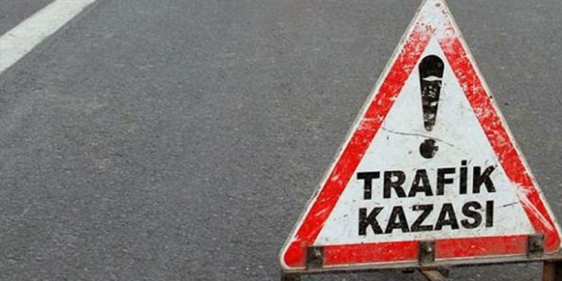 Kars'ta iki otomobil çarpıştı! Yaralılar var