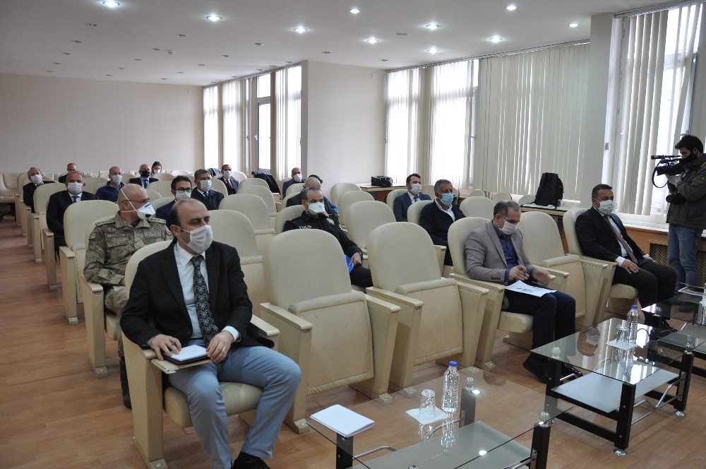 Kars’ta ’İl Pandemi Kurulu’ Toplantısı yapıldı 