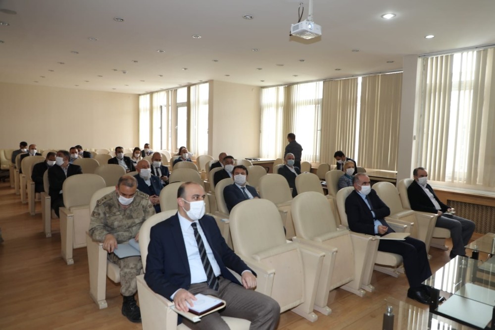 Kars’ta İl Pandemi Kurulu Toplantısı yapıldı 