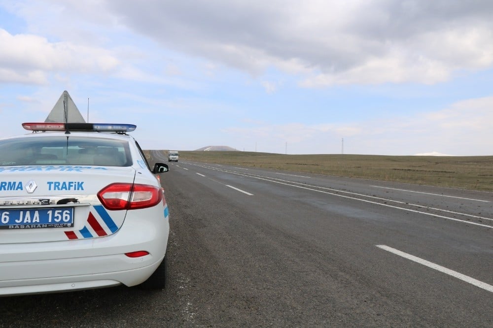 Kars’ta jandarmadan radarlı trafik uygulaması 