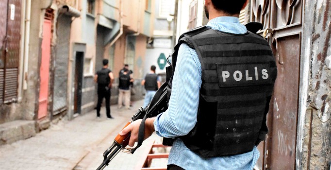 Kars'ta kaçakçılık operasyonu 5 kişi gözaltında