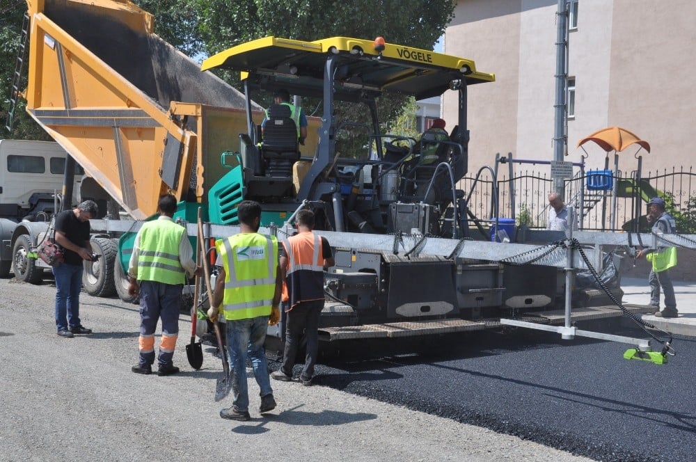 Kars’ta Karayolları Bölge Müdürlüğü yolları nakış gibi işliyor 