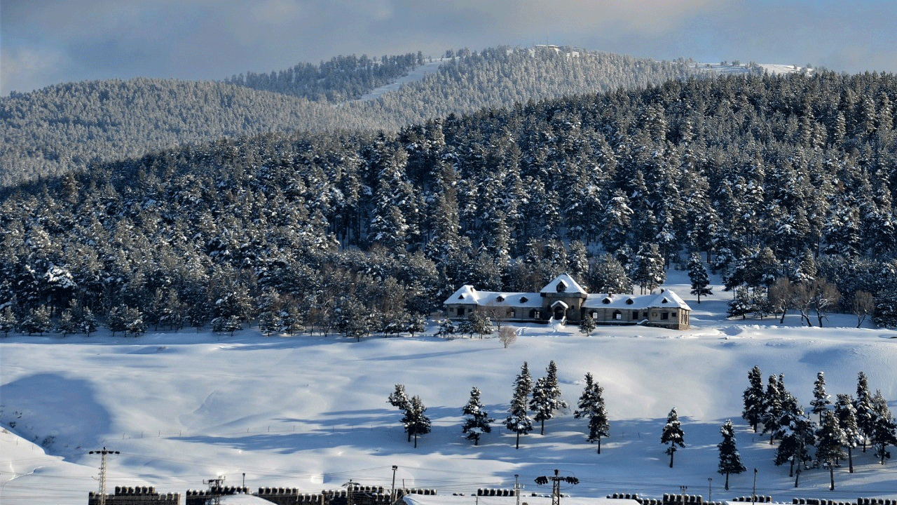 Kars’ta kışın habercisi! Mevsimin ilk karı düştü