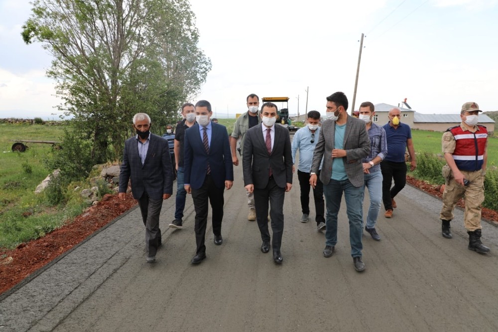 Kars’ta köylere beton yol yapılıyor 