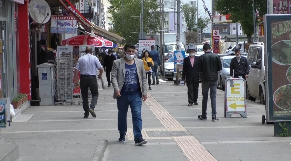 Kars’ta maskesiz dolaşmak yasaklandı 