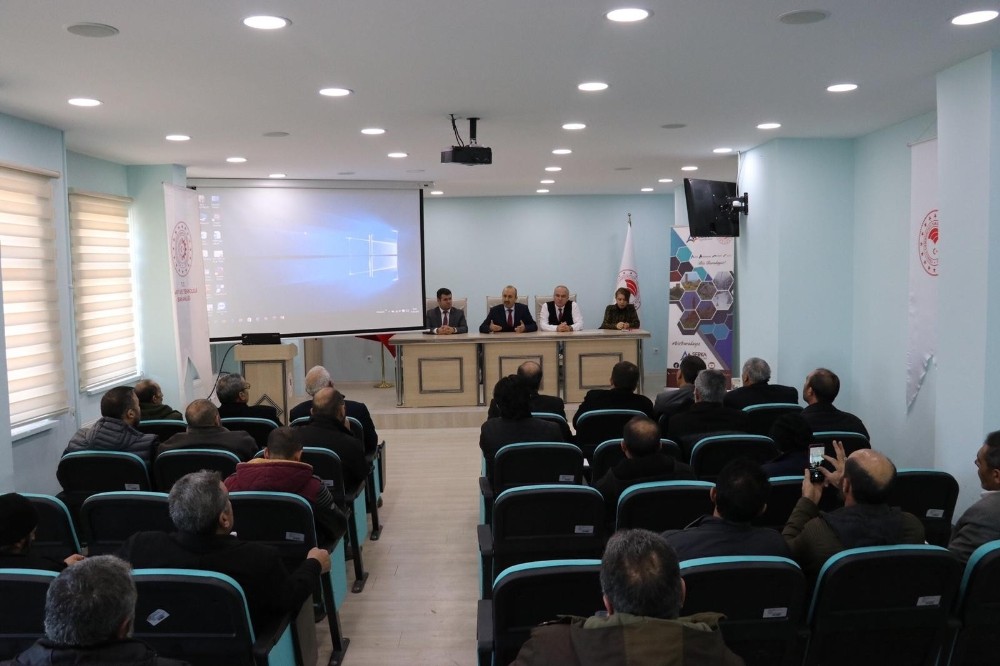 Kars’ta örnek büyükbaş hayvan yetiştirme eğitimleri başladı 