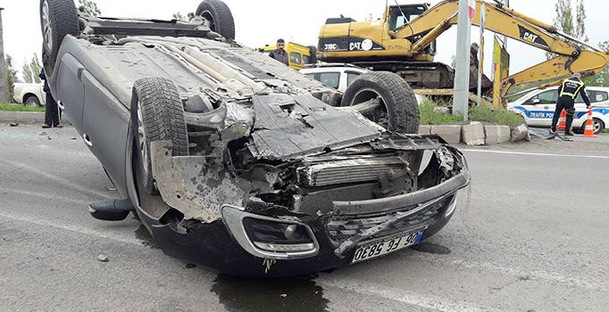 Kars’ta otomobil takla attı: 1 kişi yaralı