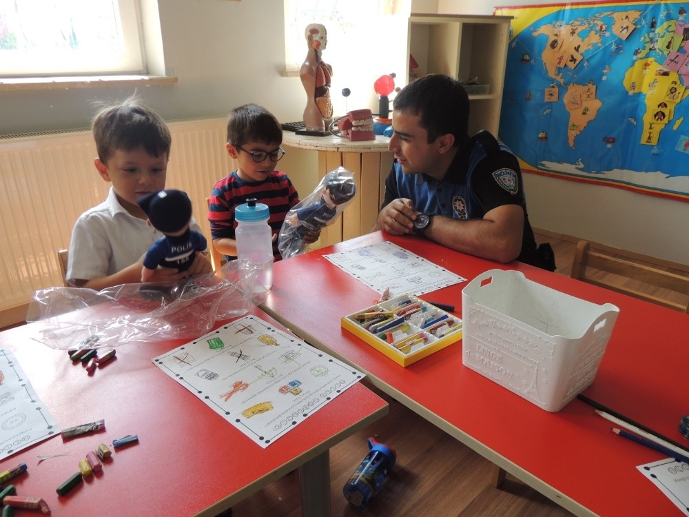 Kars’ta polisten anaokuluna ziyaret 