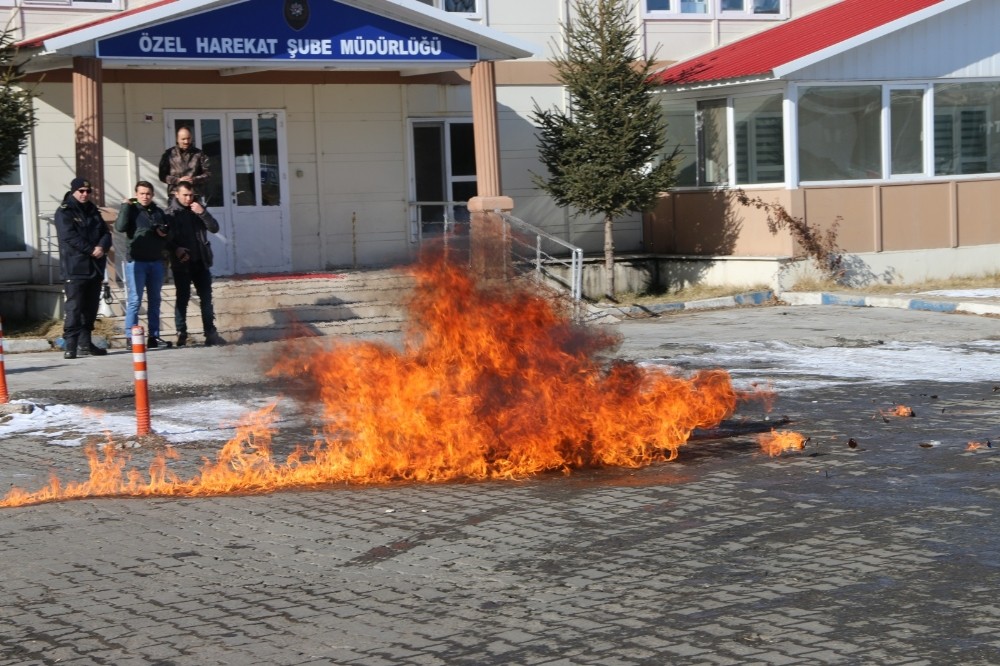 Kars’ta polisten gerçeği aratmayan tatbikat 