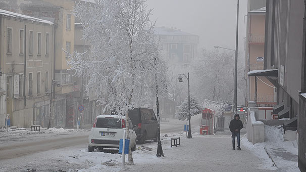 Kars’ta soğuktan her yer dondu