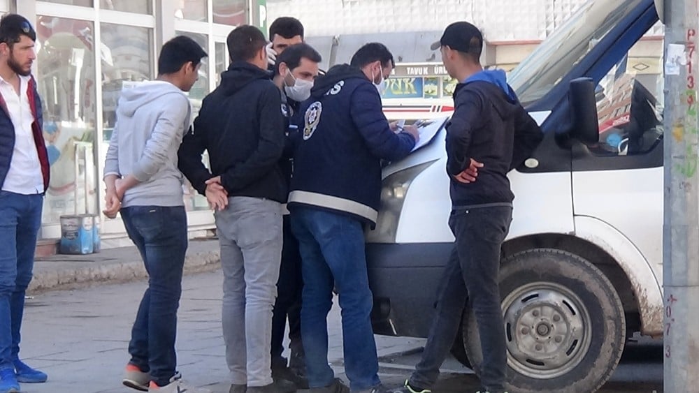 Kars’ta sokağa çıkma yasağını ihlal edenlere ceza kesildi 