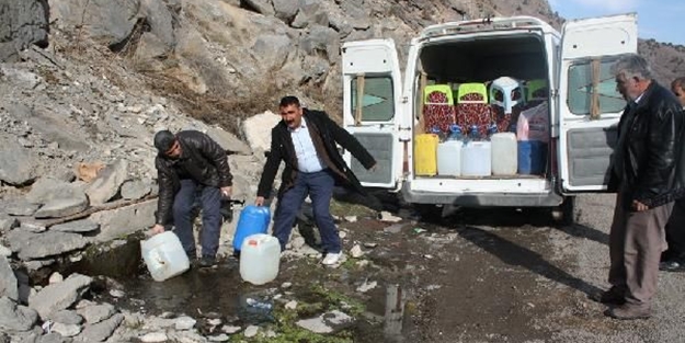 Suyu olmayan köyün gençleri bekar kaldı