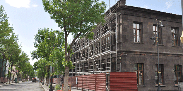 Kars’ta tarihi binalar gün yüzüne çıkıyor