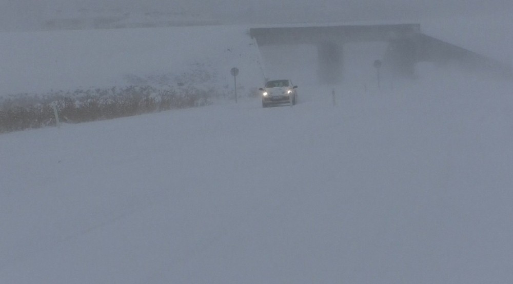Kars’ta ulaşıma kar engeli 
