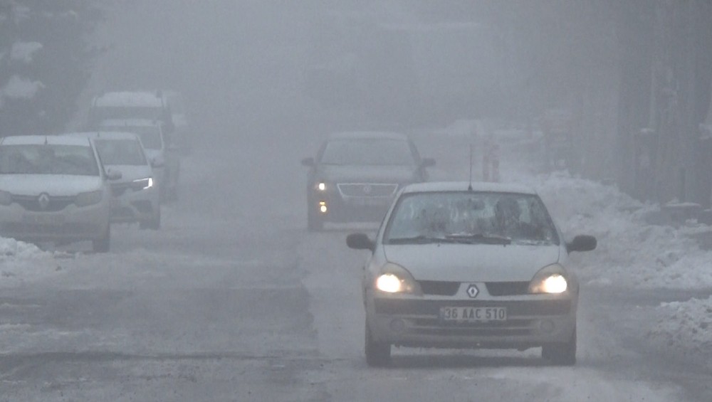 Kars’ta yoğun sis etkili oluyor 