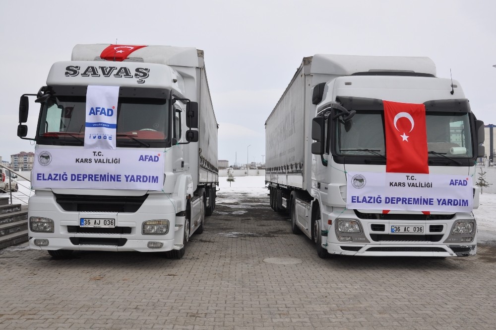 Kars’tan Elazığ’a yardım tırları yola çıktı 