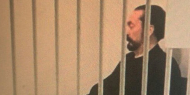 Kart zampara Siyonist Adnan Oktar hapiste hala rahat durmuyor!