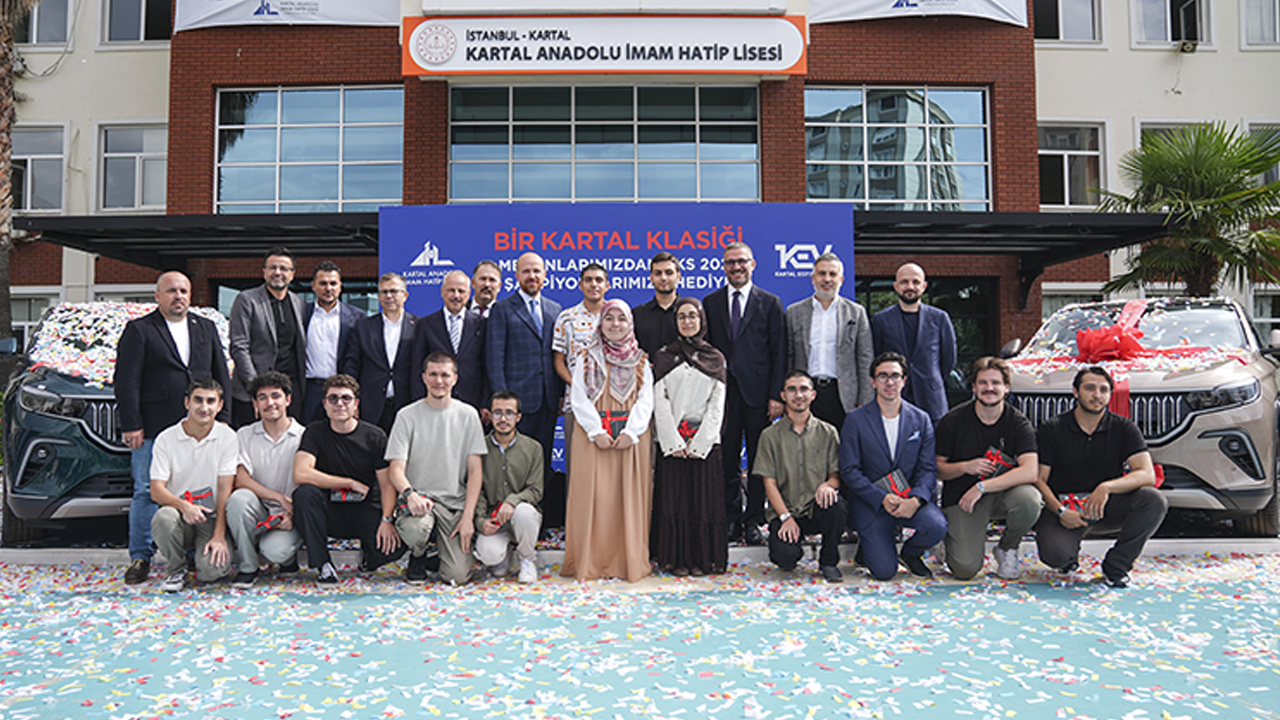 Kartal Anadolu İmam Hatip Lisesi'nde TOGG'lu yeni eğitim öğretim yılı açılış töreni düzenlendi