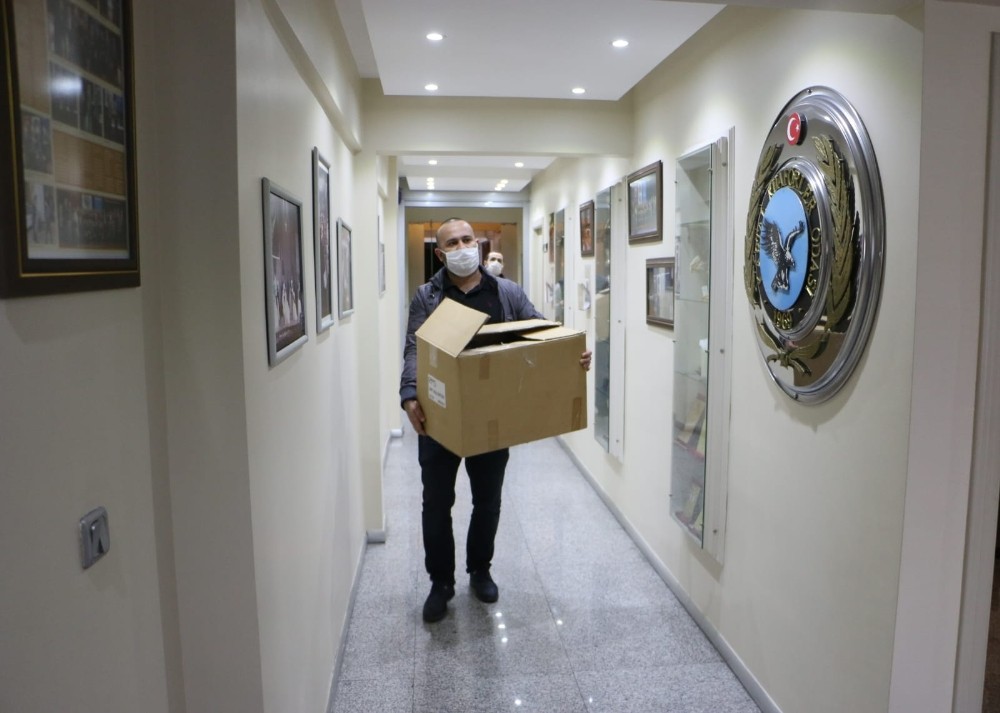 Kartal Belediyesinden kuaför ve berberlere maske ile dezenfekte desteği 