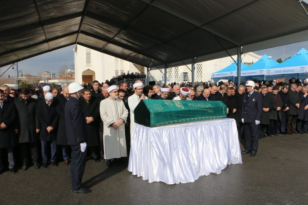 Kartal eski Belediye Başkanı Arif Dağlar son yolculuğuna uğurlandı 