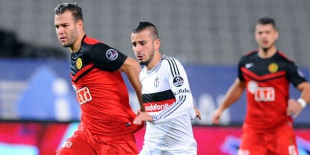 Kartal evinde tekliyor!