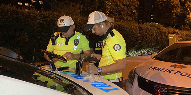 Kartal sahil yolundaki trafik denetiminde sürücülere ceza yağdı