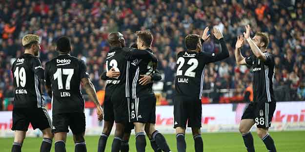 Kartal yüksekten uçtu! Kagawa şov yaptı
