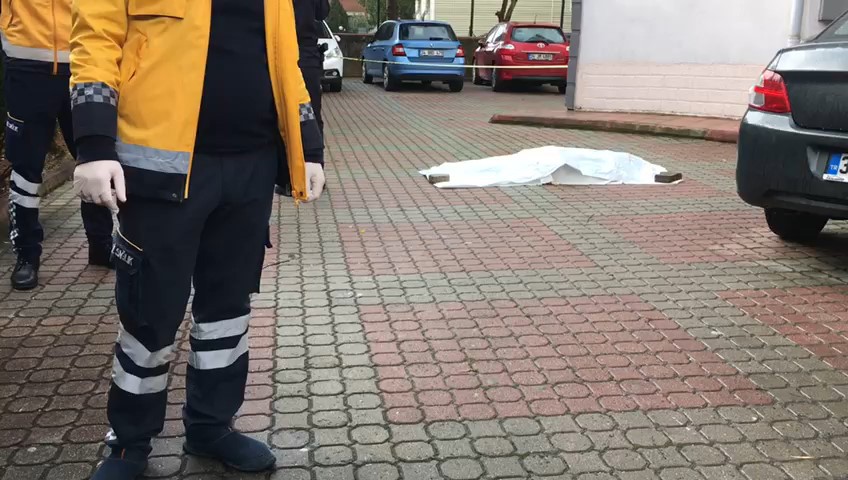Kartal’da binanın 9. katından atlayan genç hayatını kaybetti 