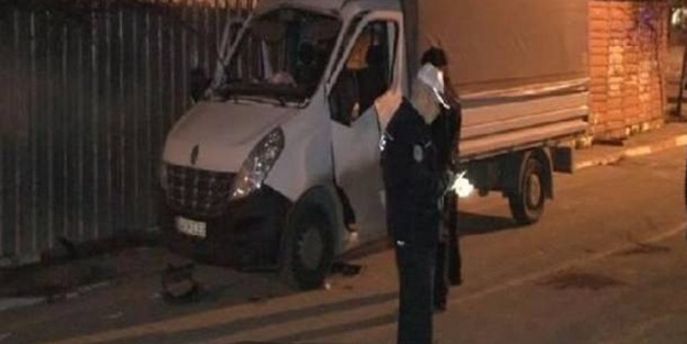 Kartal'da kamyonet patlaması: 2 yaralı