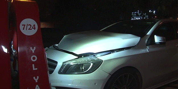 Kartal'da otomobil elektrikli motosiklete çarptı