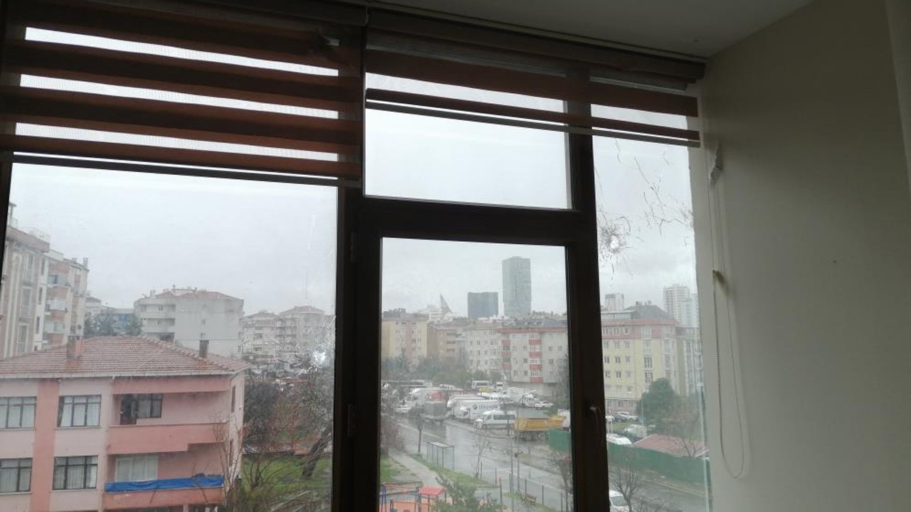 Kartal’da silah sesleri! Dernek binası kurşunlandı