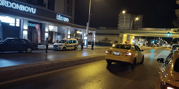 Kartal’da ticari taksi ile motosikletin çarpıştığı kaza kamerada: 2 ağır yaralı