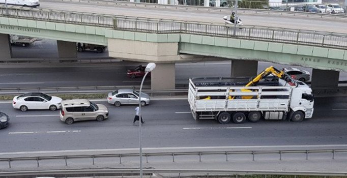 Kartal'da trafiği alt üst eden görüntü