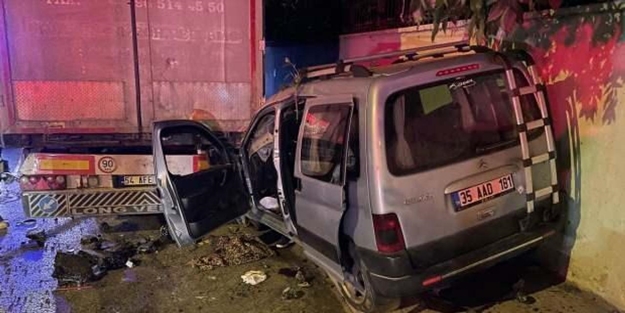 Kartal'da trafik kazası: 2'si ağır 4 yaralı