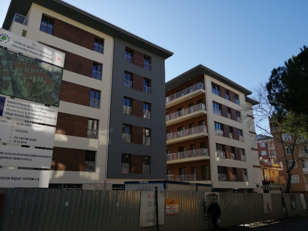 Kartal’da yıkılan binaların yerine yapılan binaların sakinleri anahtarlarını teslim aldı 