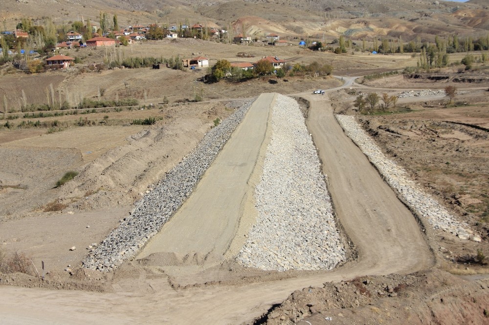 Kartalkaya barajı ile 38 bin dekar tarım arazisi suyla buluşacak 
