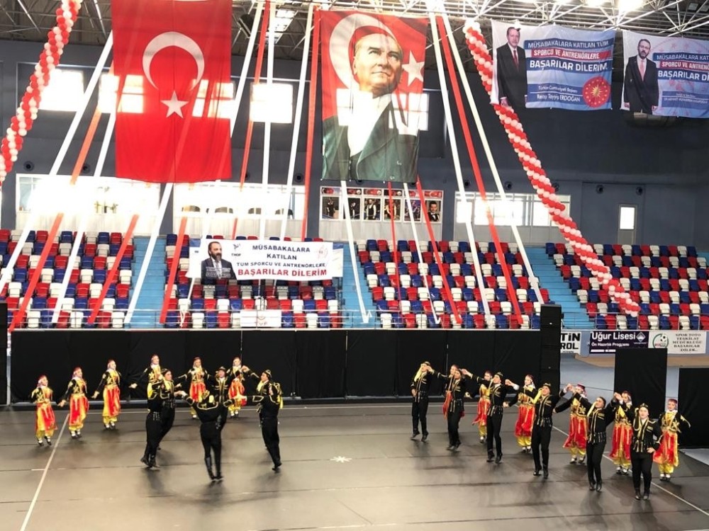 Kartepe Belediyesi Halk Oyunları ekibine Marmara birinciliği 