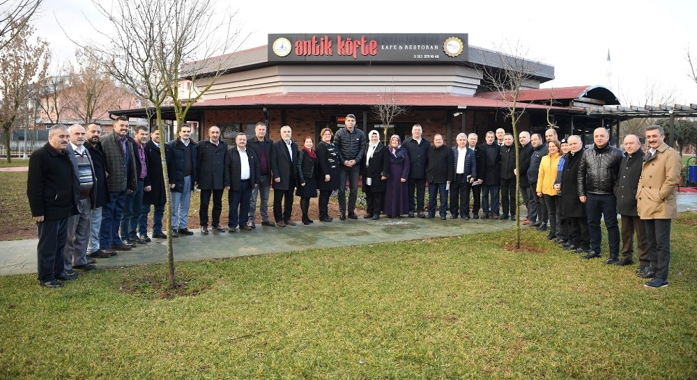 Kartepe muhtarlar Antik Köfte’de buluştu 