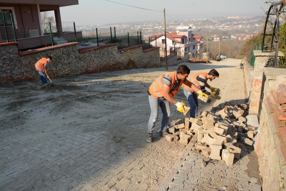 Kartepe sokakları parke taşları ile donatıldı 