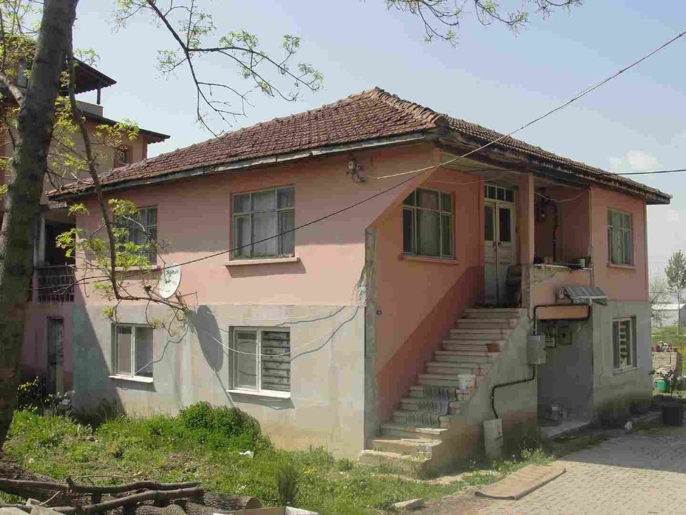 Kartepe’de 21 yıllık orta hasarlı bina yıkıldı 