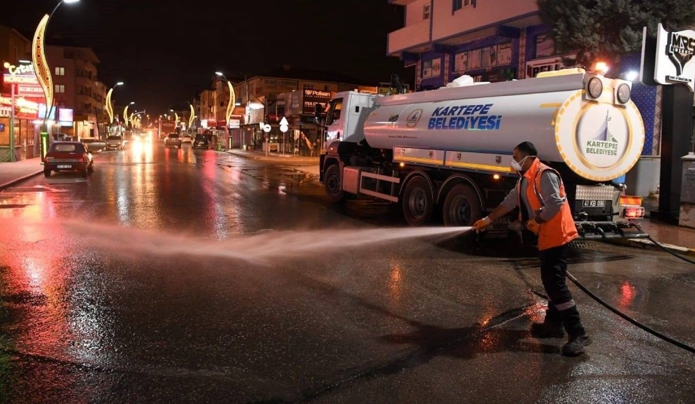 Kartepe’de 24 saat dezenfeksiyon 