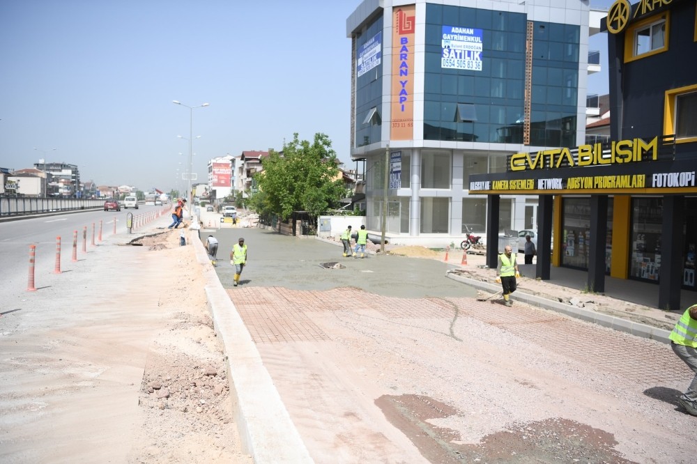 Kartepe’de Ankara Caddesi’ne yol betonu atıldı 