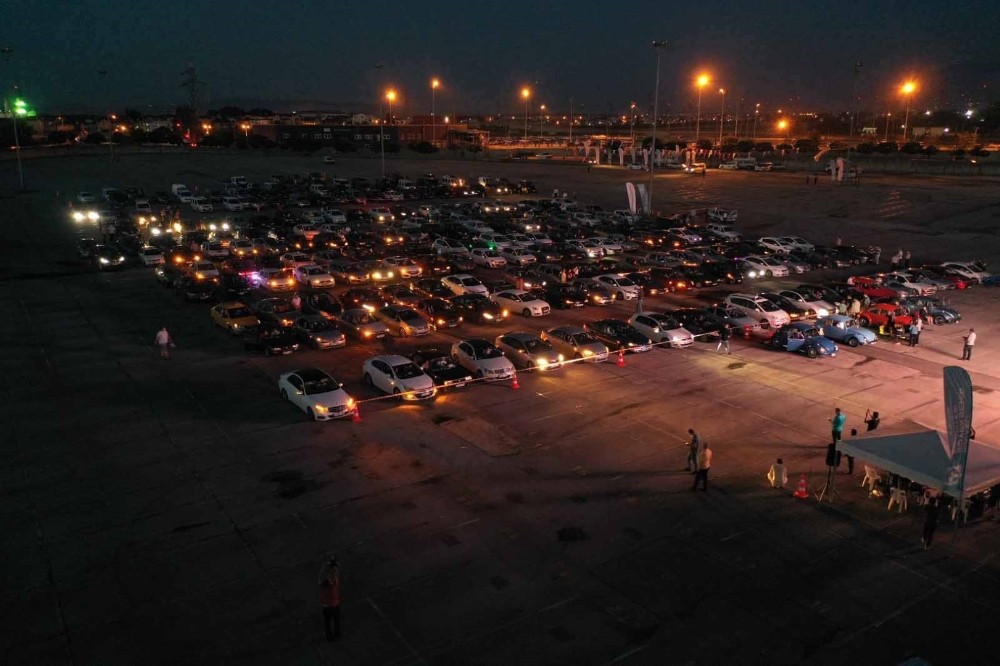 Kartepe’de arabada sinemaya yoğun ilgi 