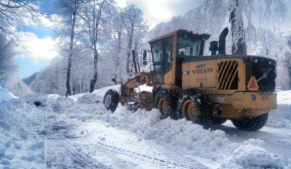 Kartepe’de kar kalınlığı 66 santime ulaştı 